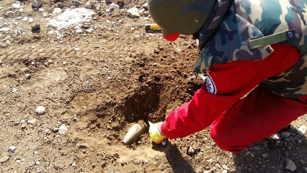 В ряде районов Азербайджана обнаружены неразорвавшиеся боеприпасы - ФОТО